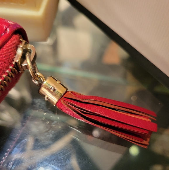 GUCCI Pebbled Calfskin Soho Zip Around Wallet Tabasco Red - Picture 5 of 14